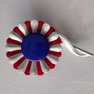 Beautiful flower brooch.